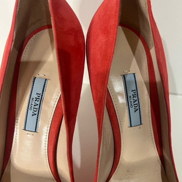 Never worn Prada Coral/Red Suede Pointed Toe Pump - Picture 8 of 9
